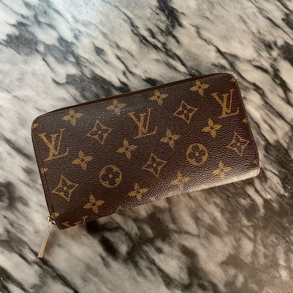 Louis Vuitton Monogram Zippy Wallet